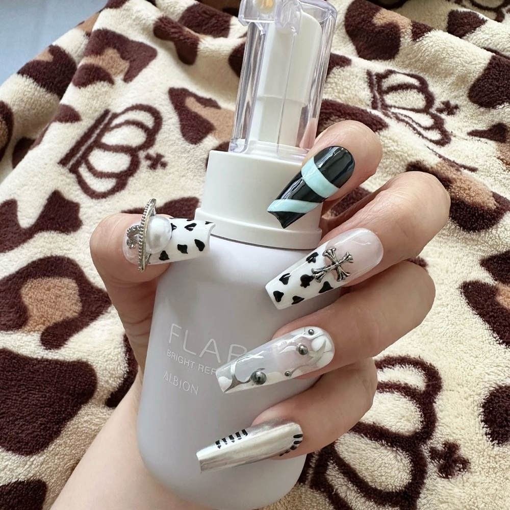 5 for $30 hand made press-on nails with metallic accessories - Picture 3 of 5
